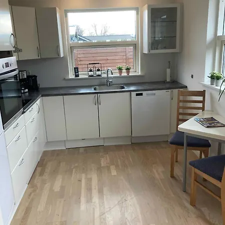 Vakantiehuis Lovely Summer House Near The